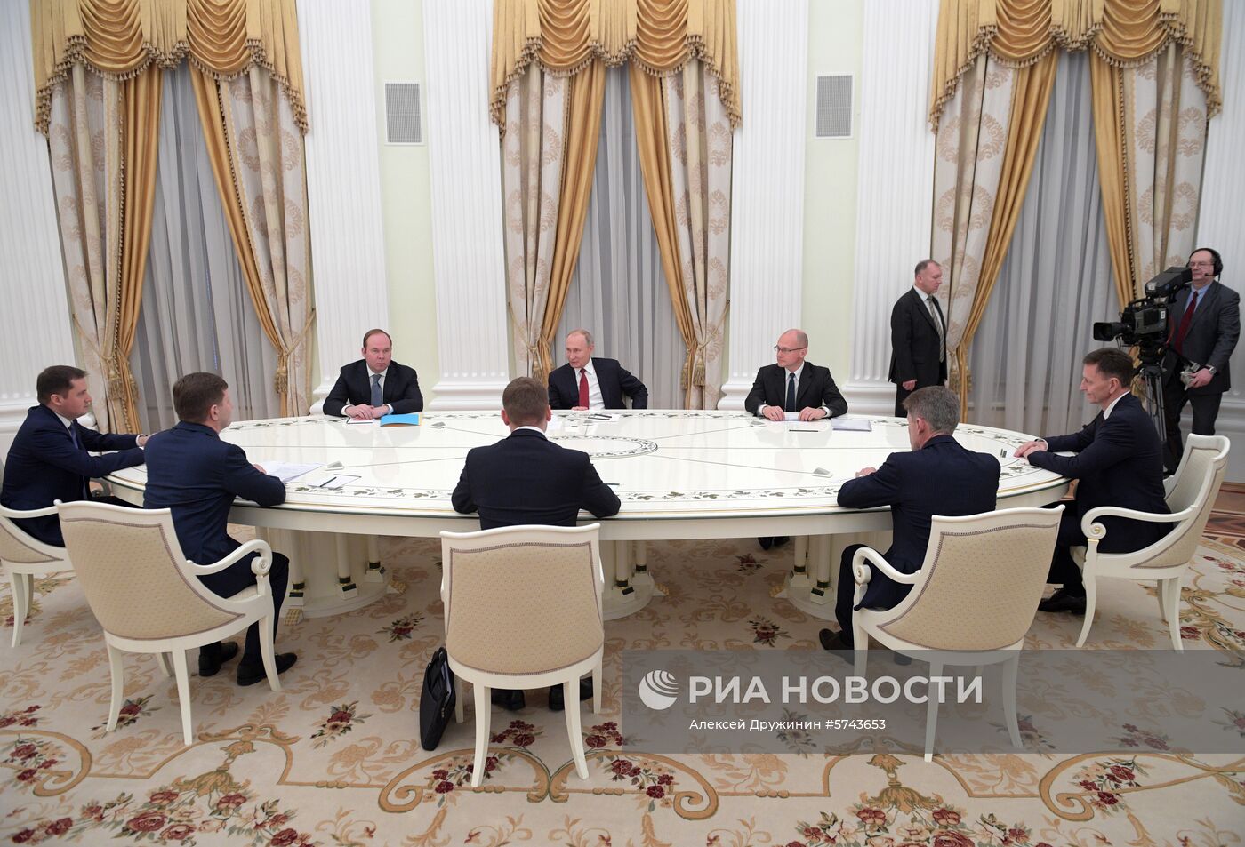 Президент РФ В. Путин провел встречу с избранными главами ряда субъектов РФ