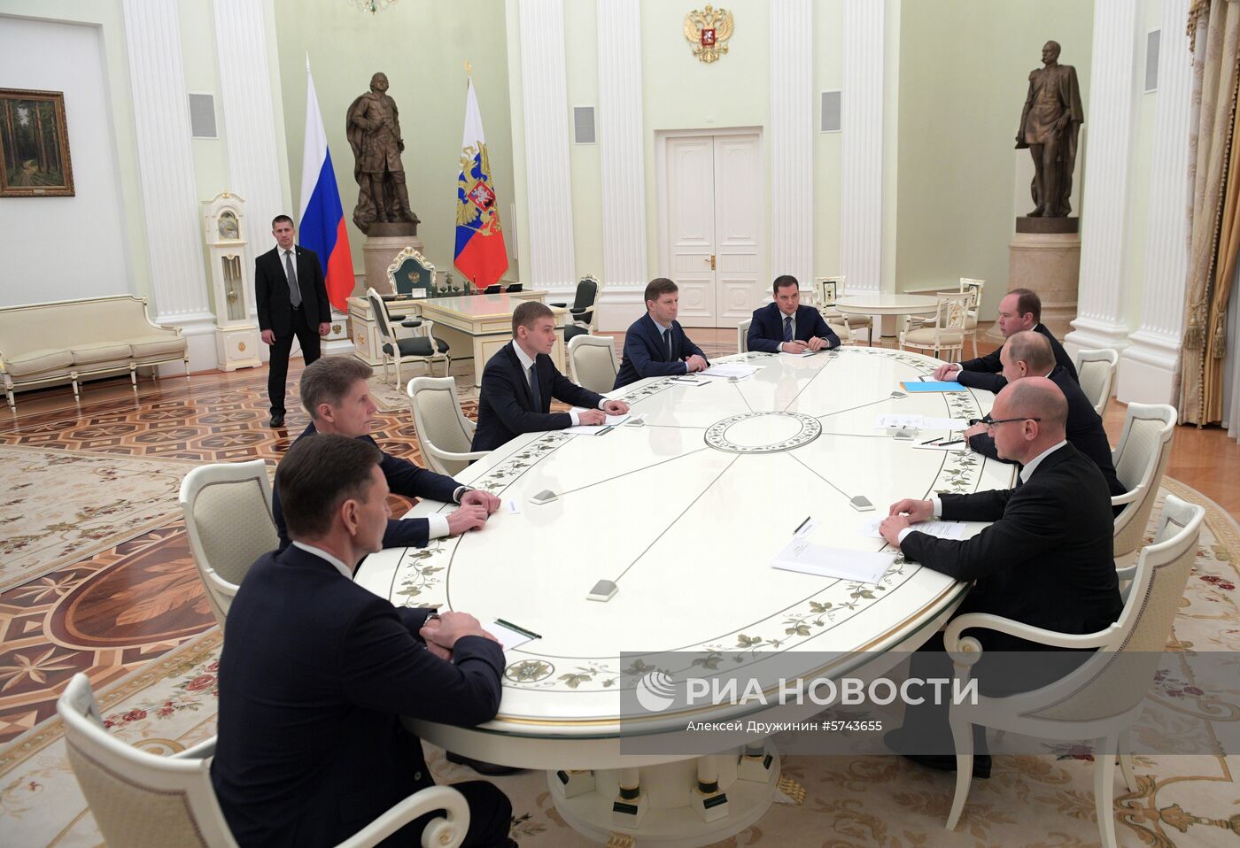 Президент РФ В. Путин провел встречу с избранными главами ряда субъектов РФ