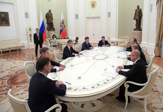 Президент РФ В. Путин провел встречу с избранными главами ряда субъектов РФ