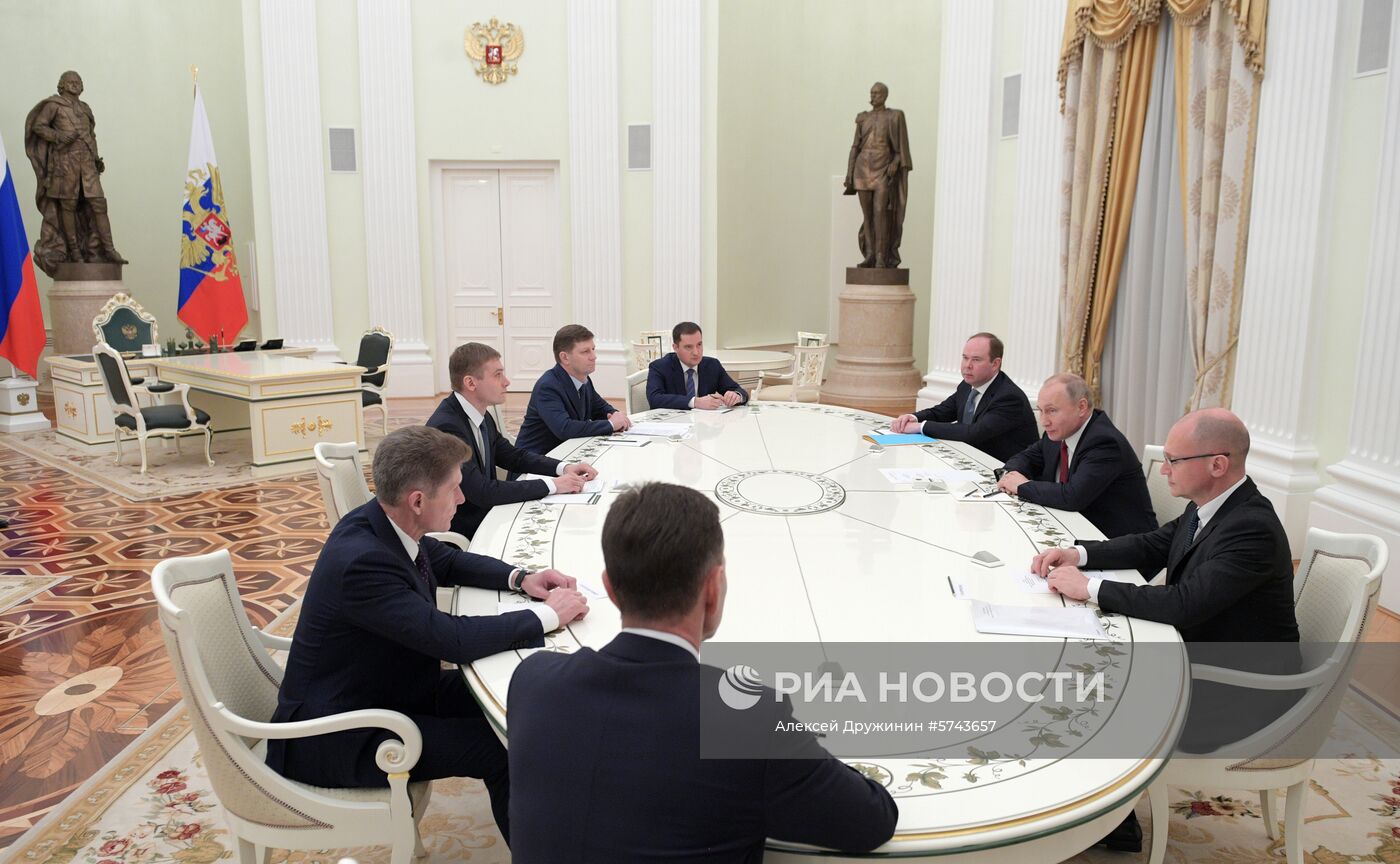 Президент РФ В. Путин провел встречу с избранными главами ряда субъектов РФ