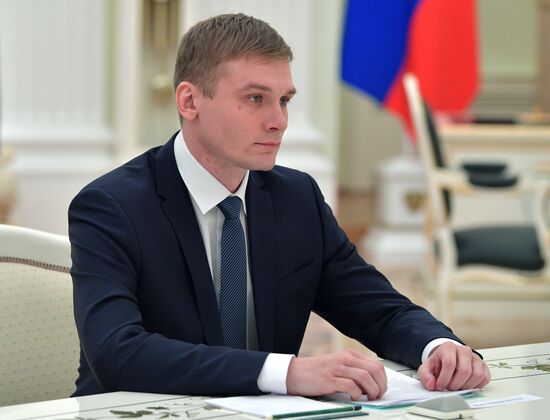 Президент РФ В. Путин провел встречу с избранными главами ряда субъектов РФ