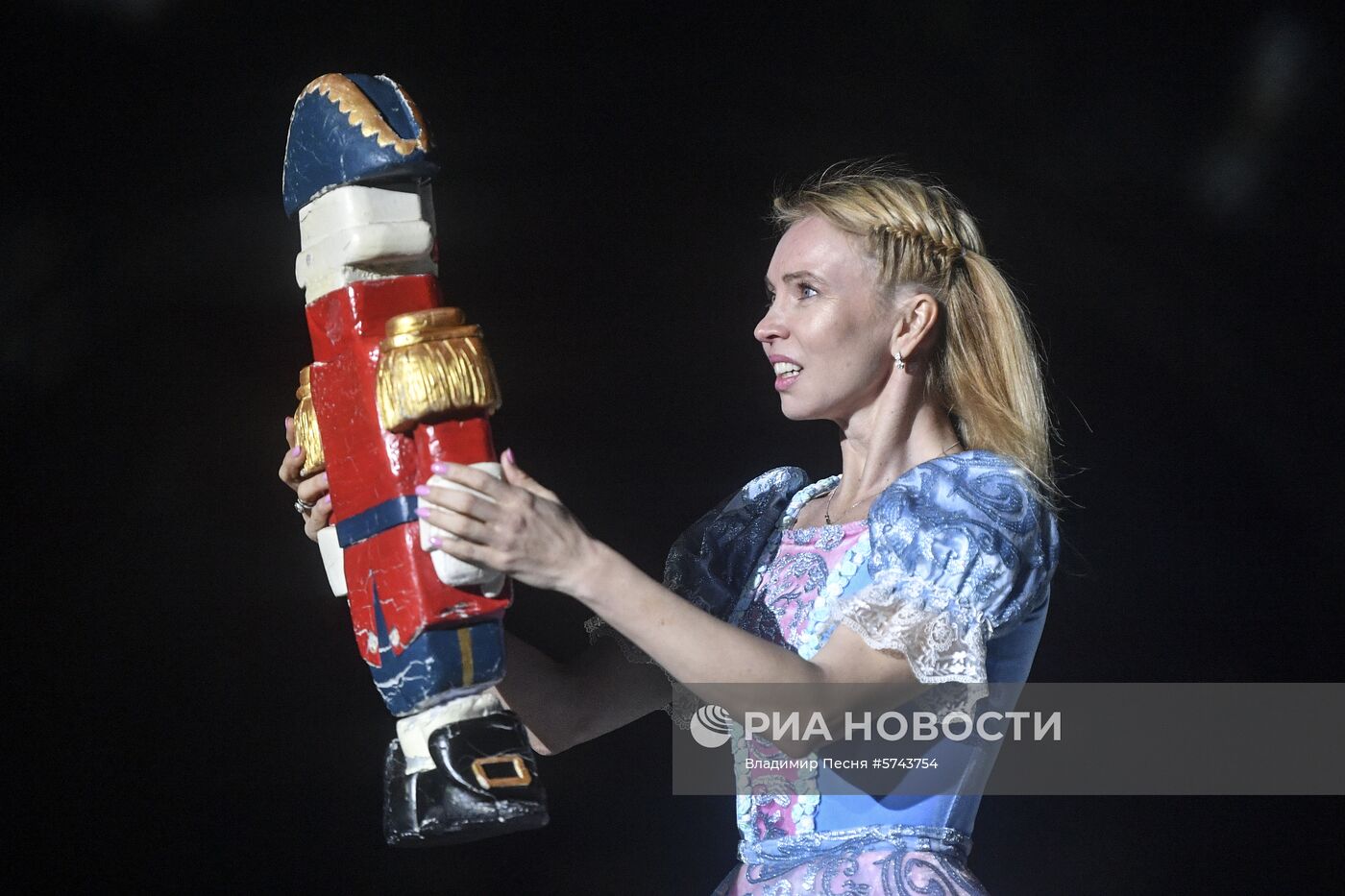 Новогоднее ледовое шоу Ильи Авербуха "Щелкунчик и мышиный король"