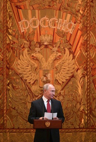 Президент РФ В. Путин посетил торжественный вечер по случаю встречи нового, 2019 года в Большом театре