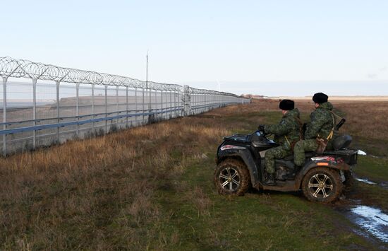 В Крыму построили заграждение на границе с Украиной