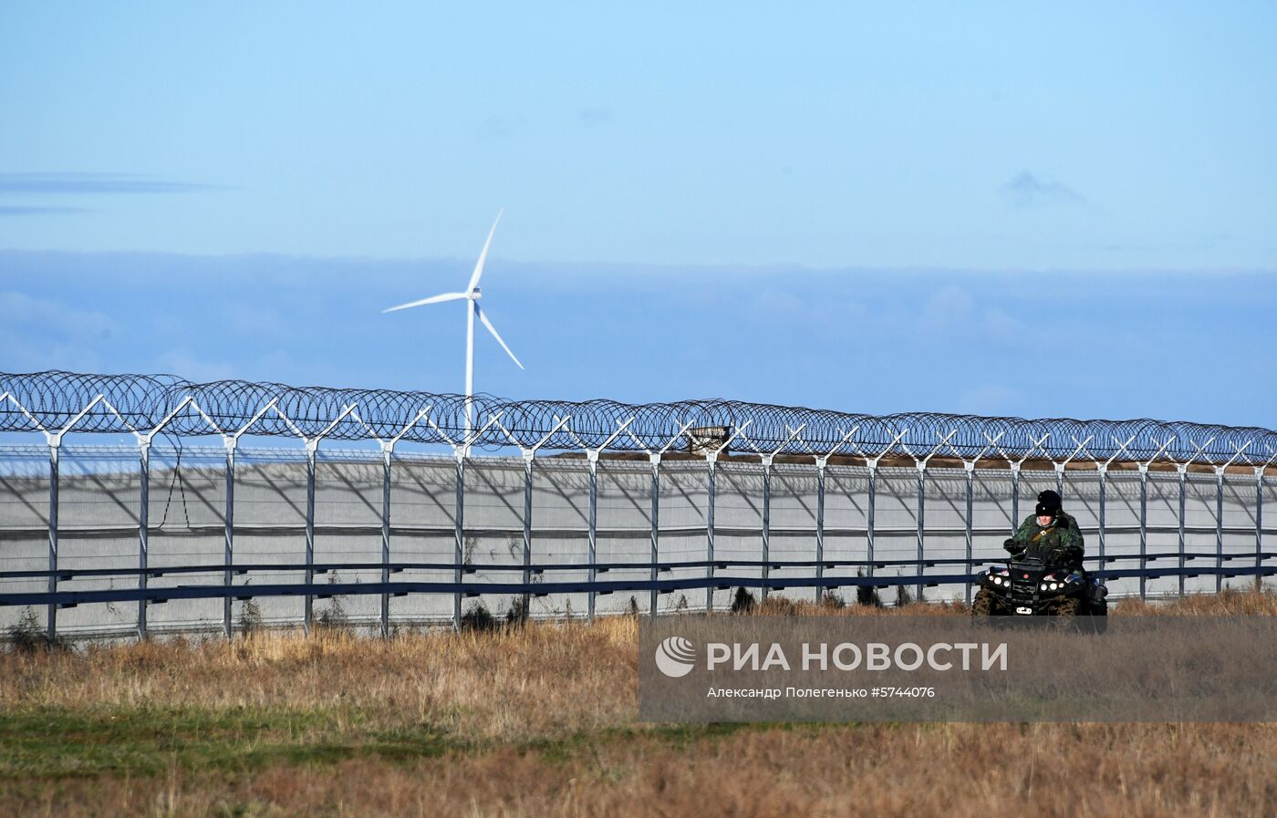 В Крыму построили заграждение на границе с Украиной