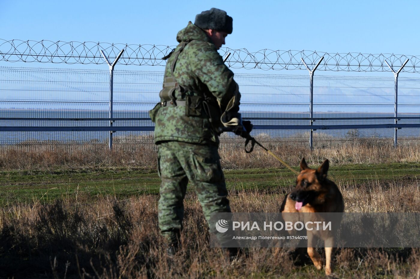 В Крыму построили заграждение на границе с Украиной