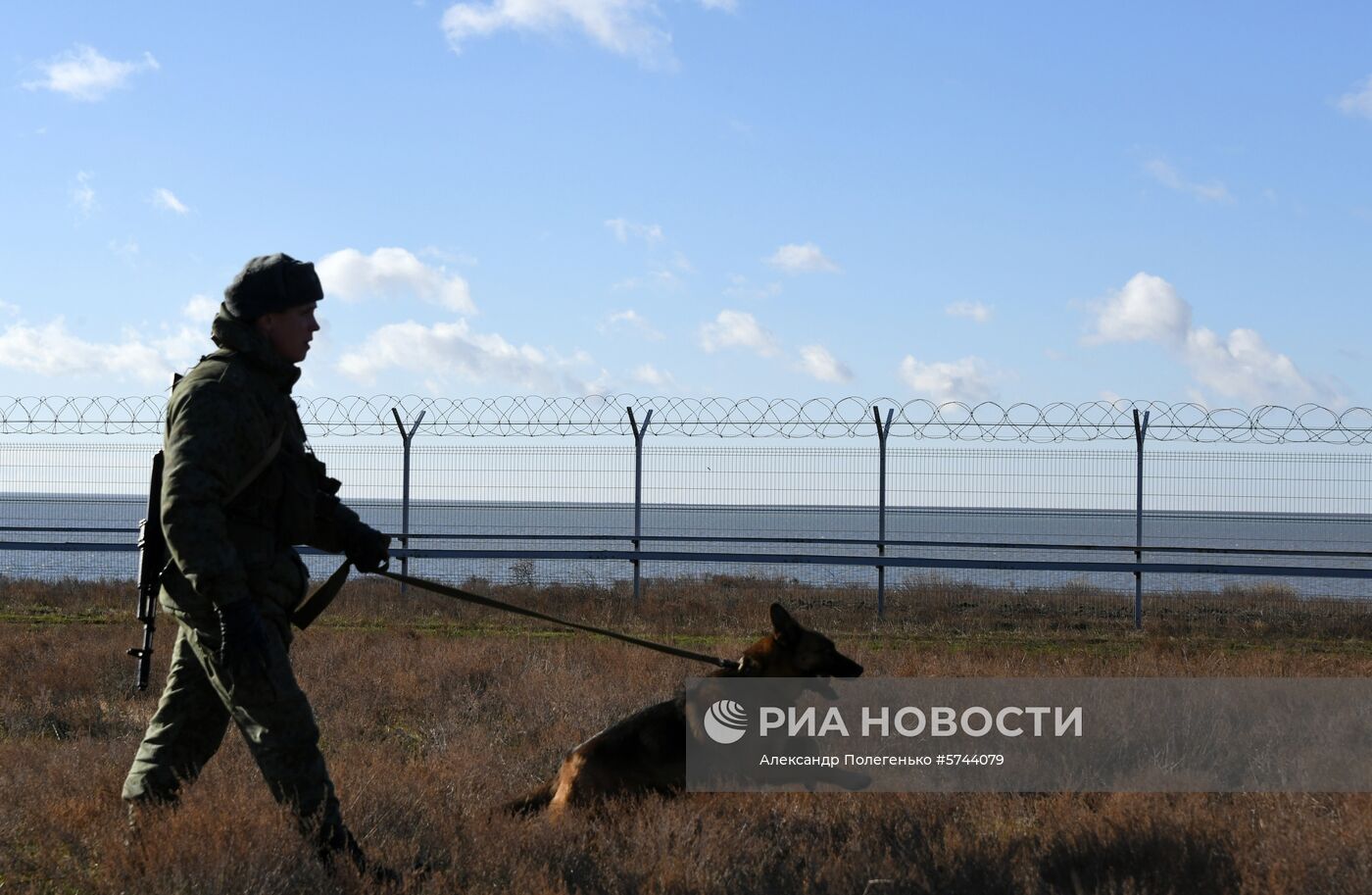 В Крыму построили заграждение на границе с Украиной