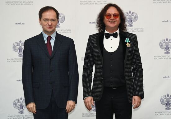 Награждение деятелей культуры и искусства госнаградами РФ