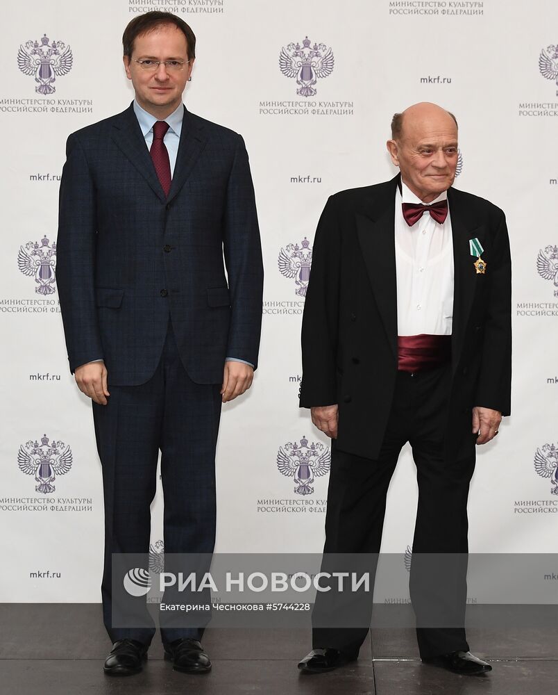 Награждение деятелей культуры и искусства госнаградами РФ