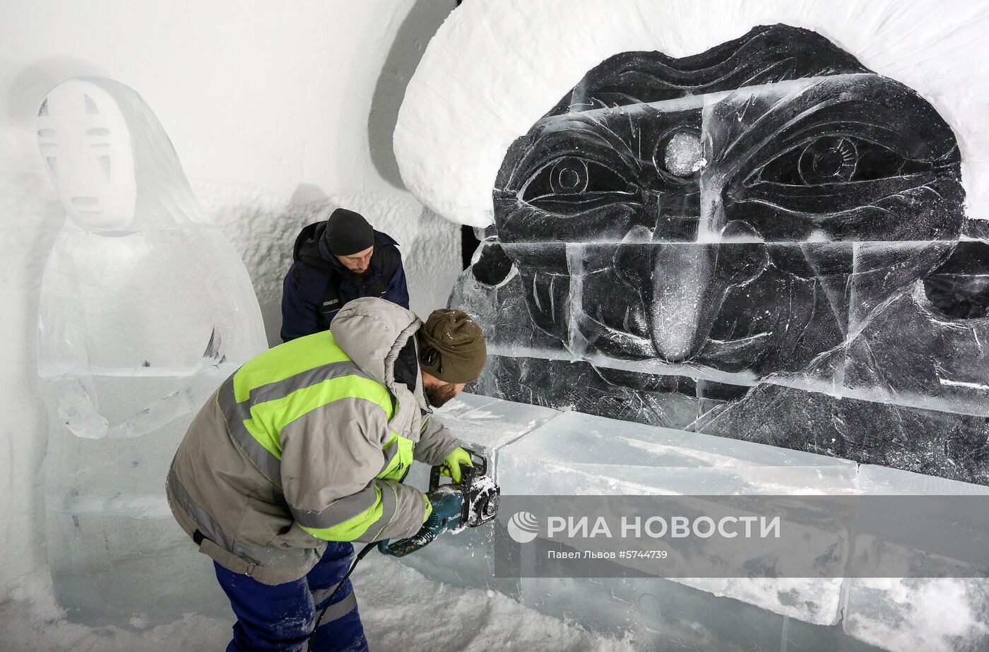 Фестиваль снежно-ледовой скульптуры "Снеголед" в Мурманской области