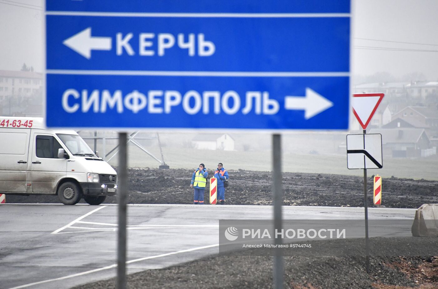 Глава Крыма С. Аксенов осмотрел трассу "Таврида" перед открытием 