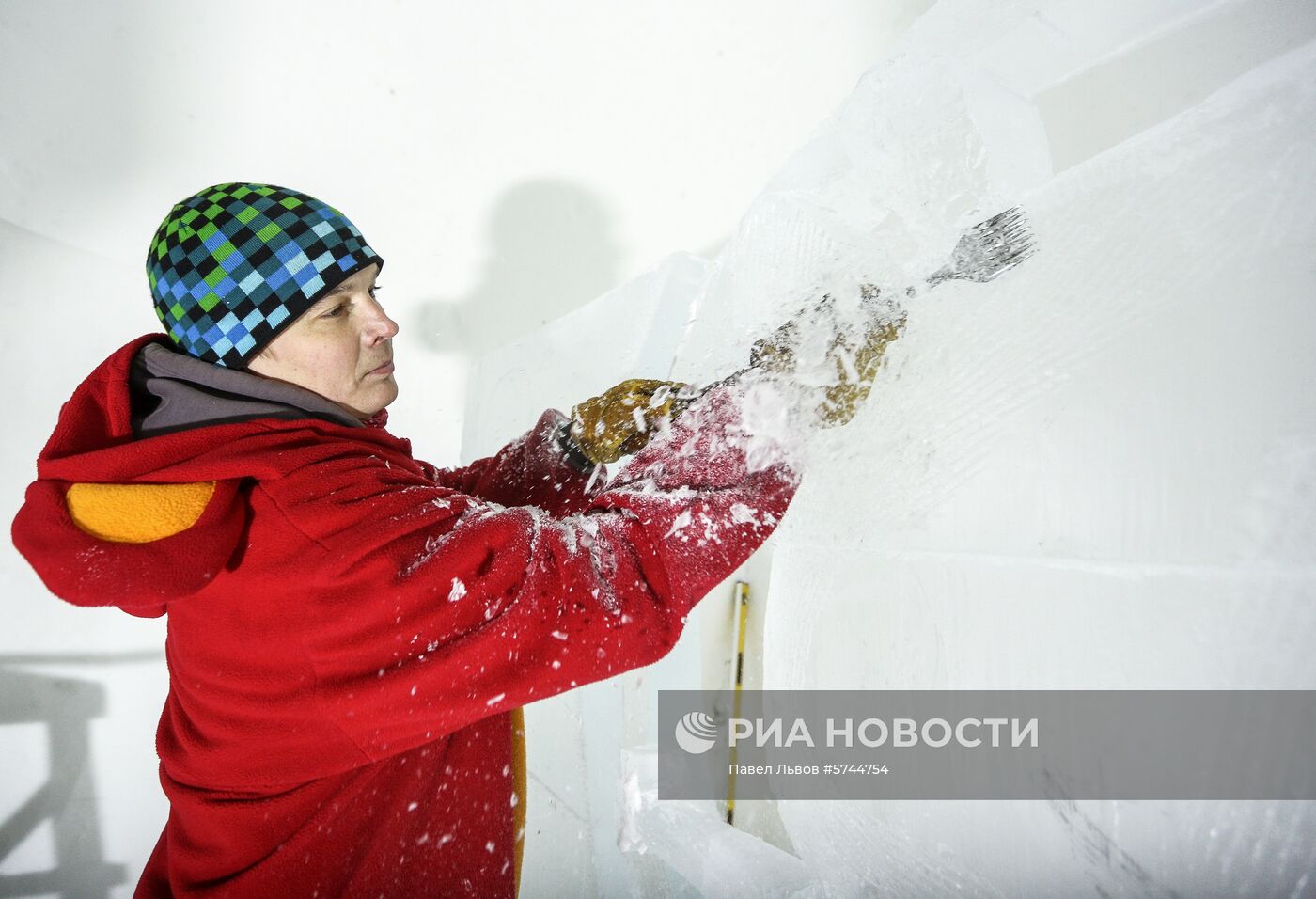 Фестиваль снежно-ледовой скульптуры "Снеголед" в Мурманской области