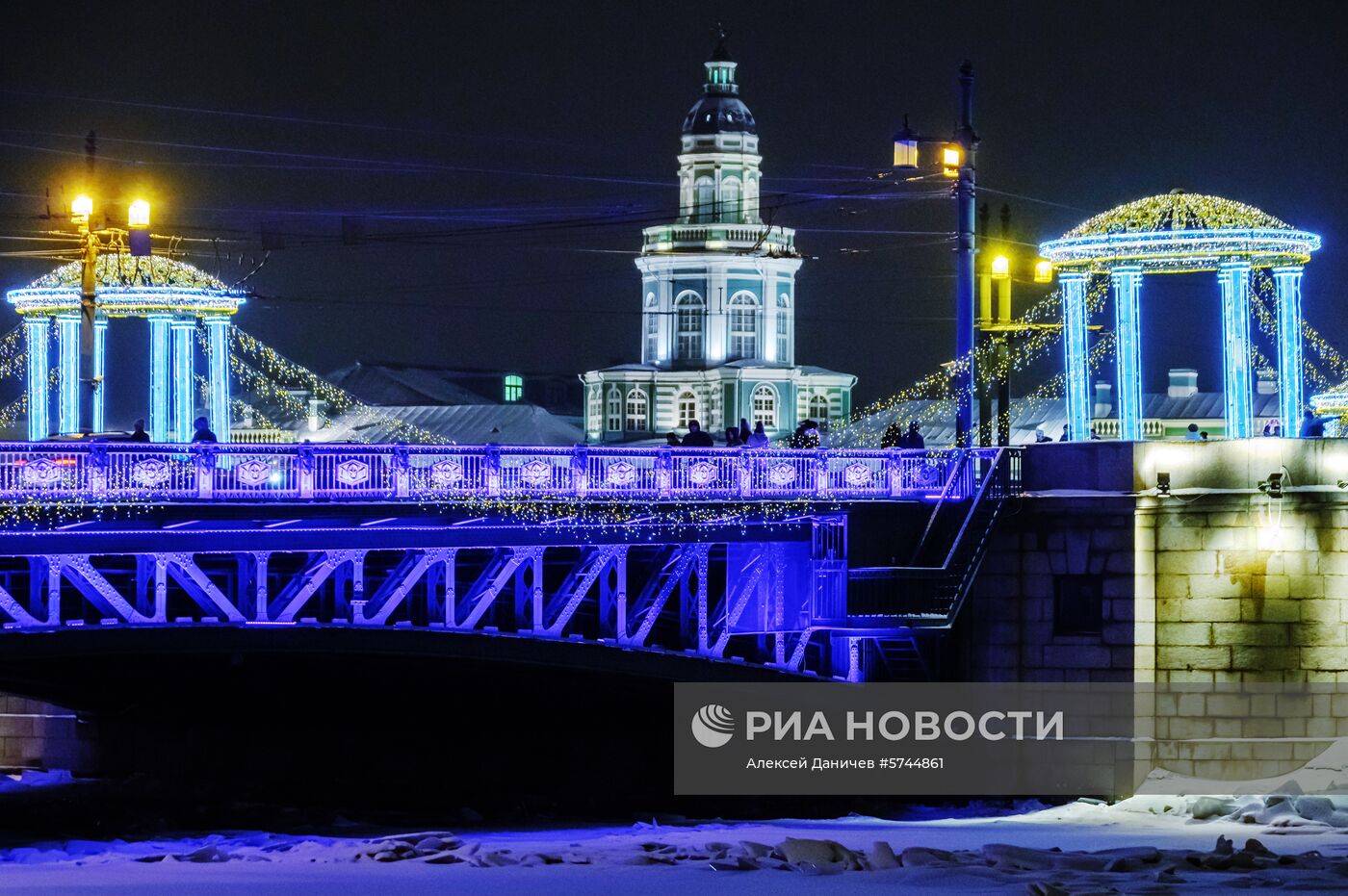 Новогоднее украшение Санкт-Петербурга