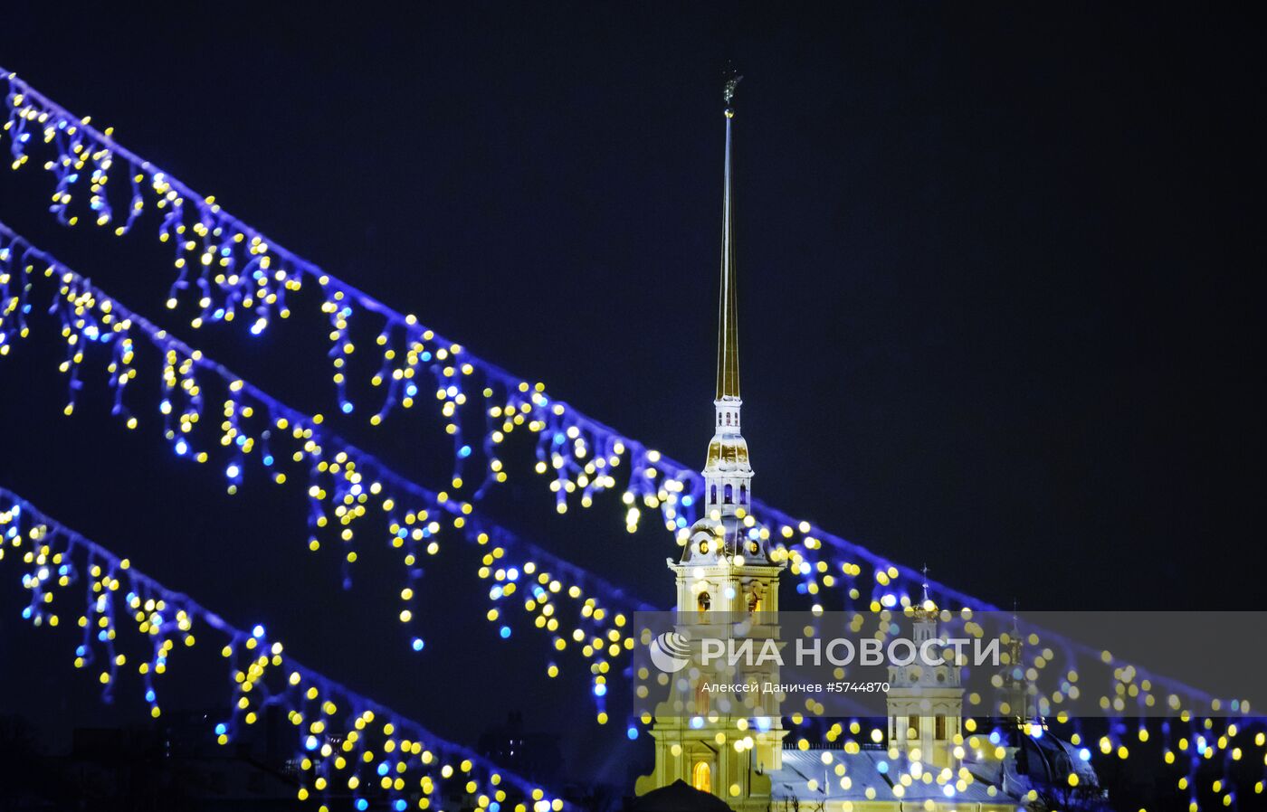 Новогоднее украшение Санкт-Петербурга