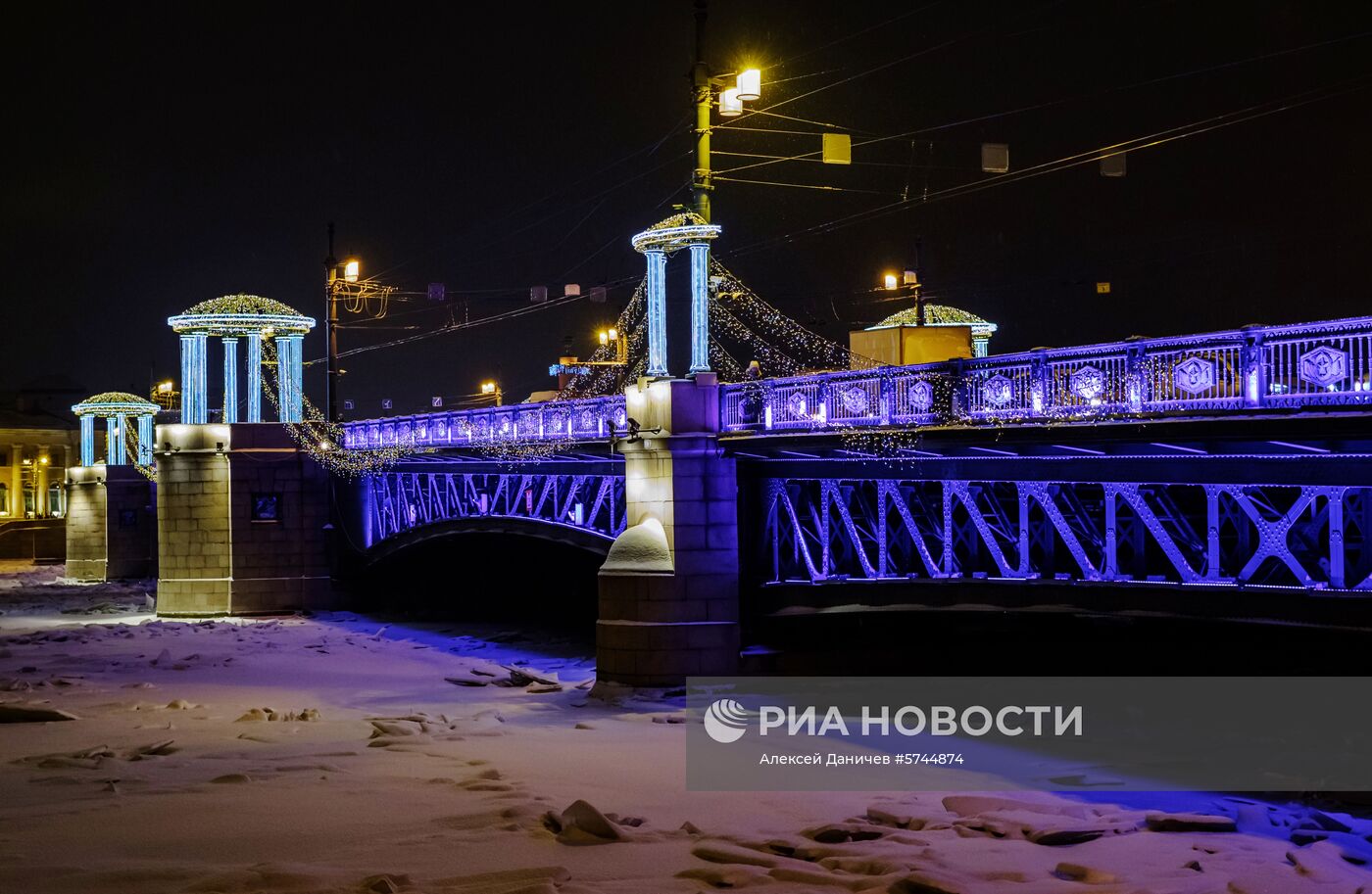 Новогоднее украшение Санкт-Петербурга