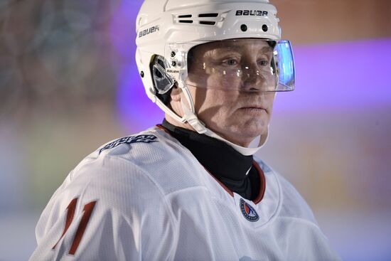 Президент РФ В. Путин принял участие в товарищеском матче Ночной хоккейной лиги