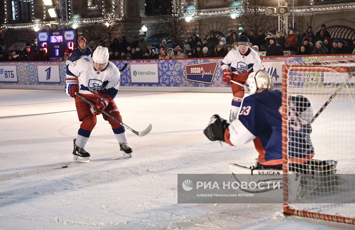 Президент РФ В. Путин принял участие в товарищеском матче Ночной хоккейной лиги