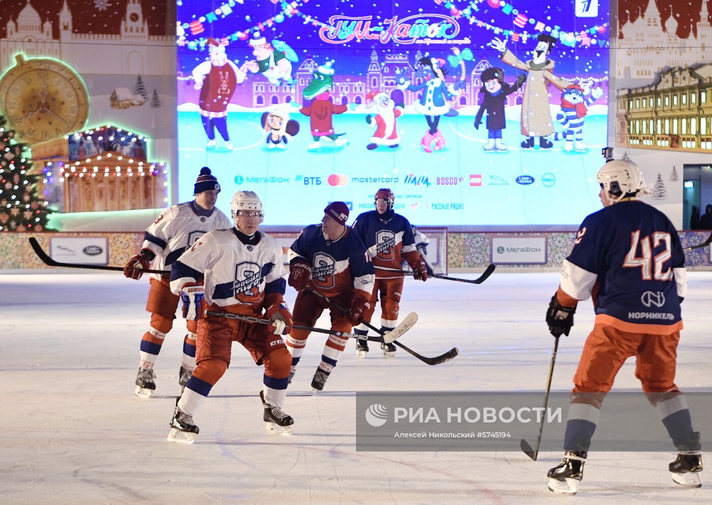 Президент РФ В. Путин принял участие в товарищеском матче Ночной хоккейной лиги