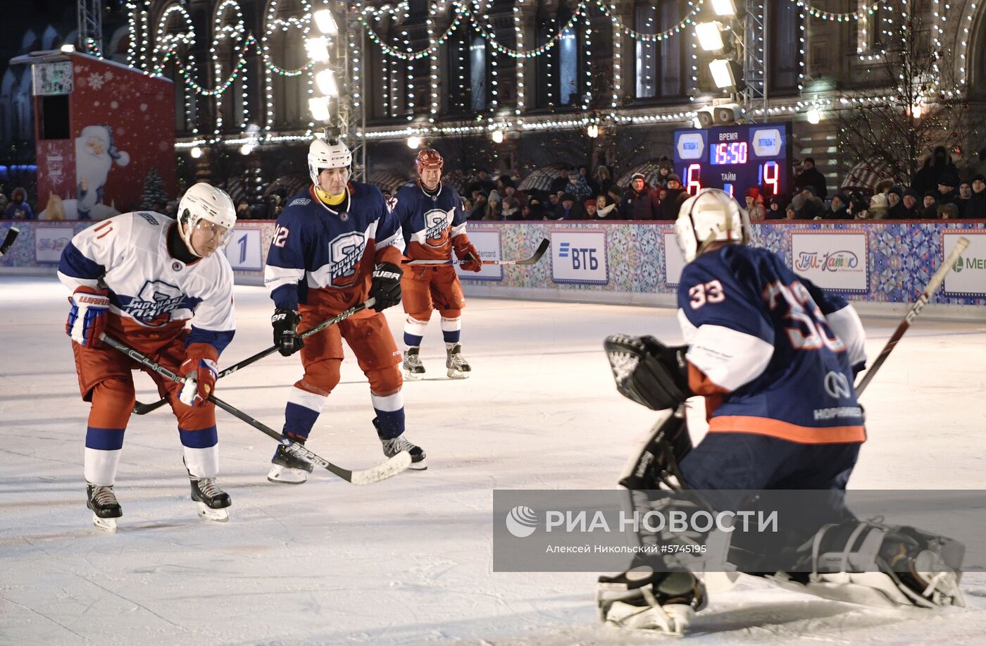 Президент РФ В. Путин принял участие в товарищеском матче Ночной хоккейной лиги