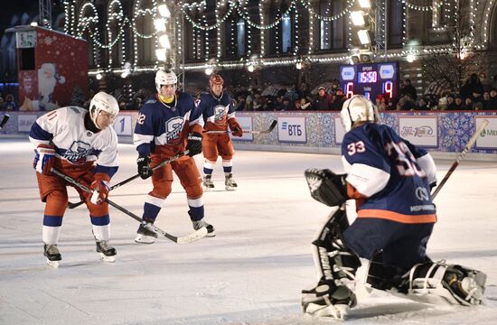 Президент РФ В. Путин принял участие в товарищеском матче Ночной хоккейной лиги