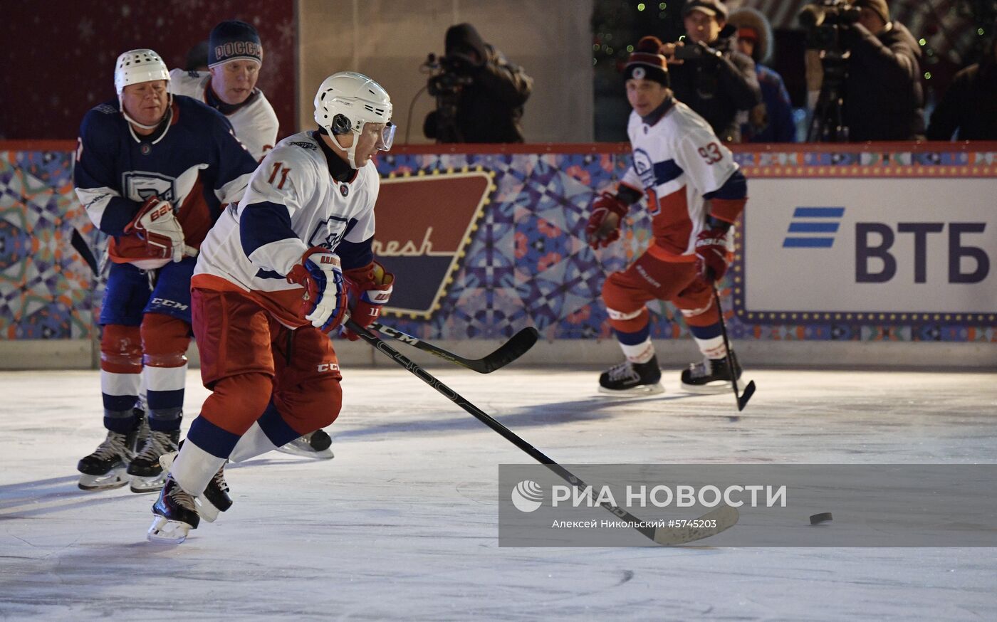 Президент РФ В. Путин принял участие в товарищеском матче Ночной хоккейной лиги