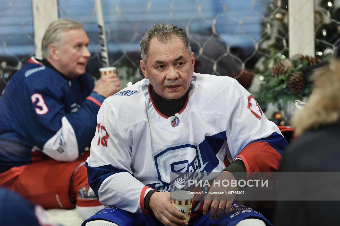 Президент РФ В. Путин принял участие в товарищеском матче Ночной хоккейной лиги