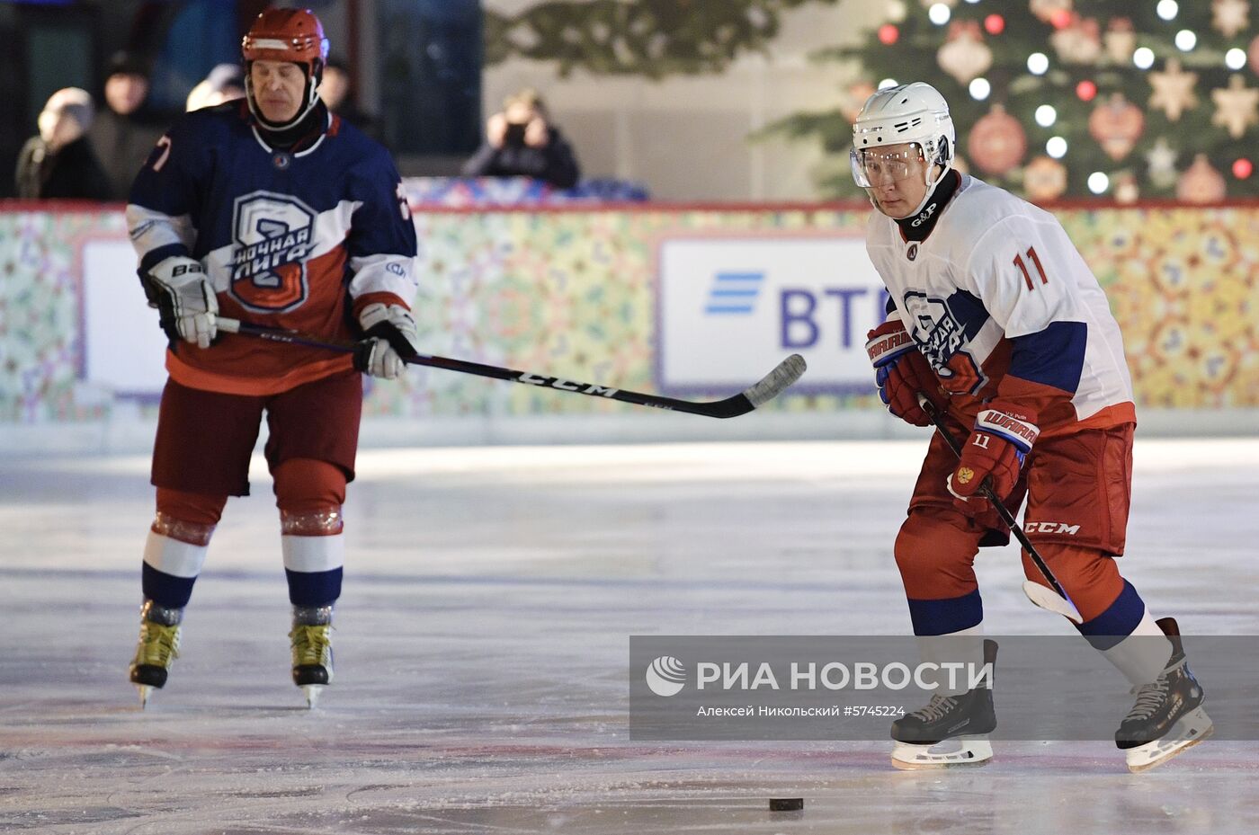 Президент РФ В. Путин принял участие в товарищеском матче Ночной хоккейной лиги