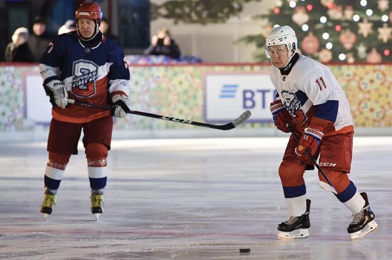 Президент РФ В. Путин принял участие в товарищеском матче Ночной хоккейной лиги