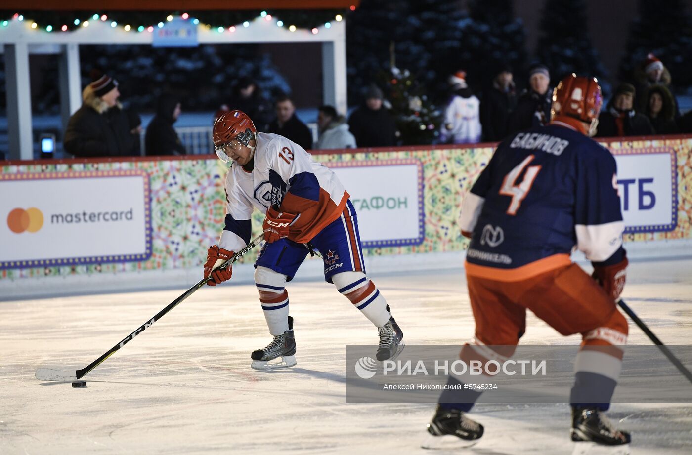 Президент РФ В. Путин принял участие в товарищеском матче Ночной хоккейной лиги