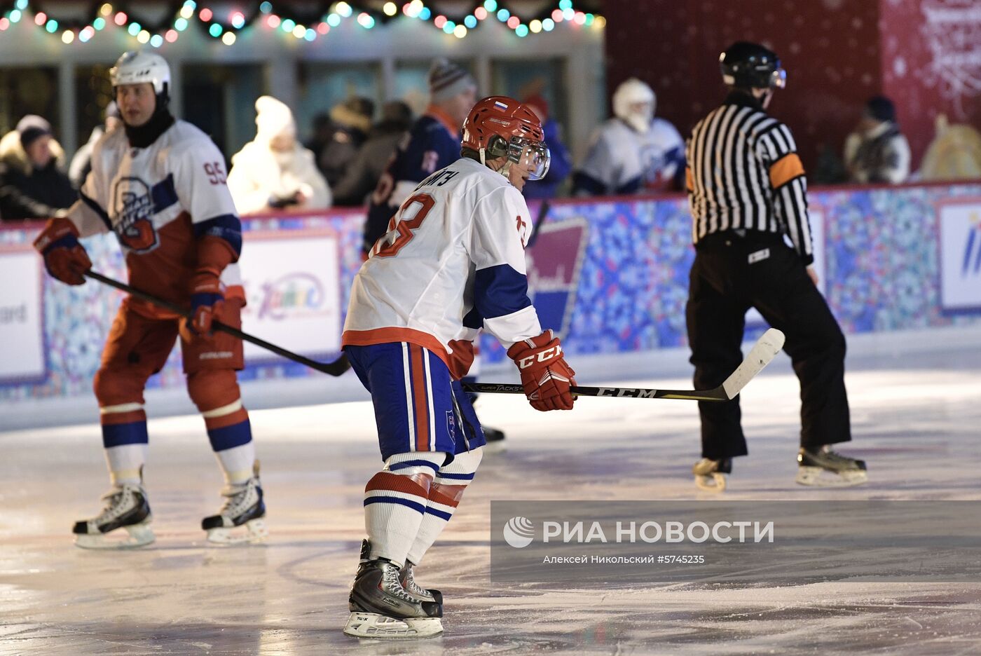 Президент РФ В. Путин принял участие в товарищеском матче Ночной хоккейной лиги