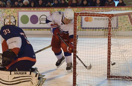 Президент РФ В. Путин принял участие в товарищеском матче Ночной хоккейной лиги