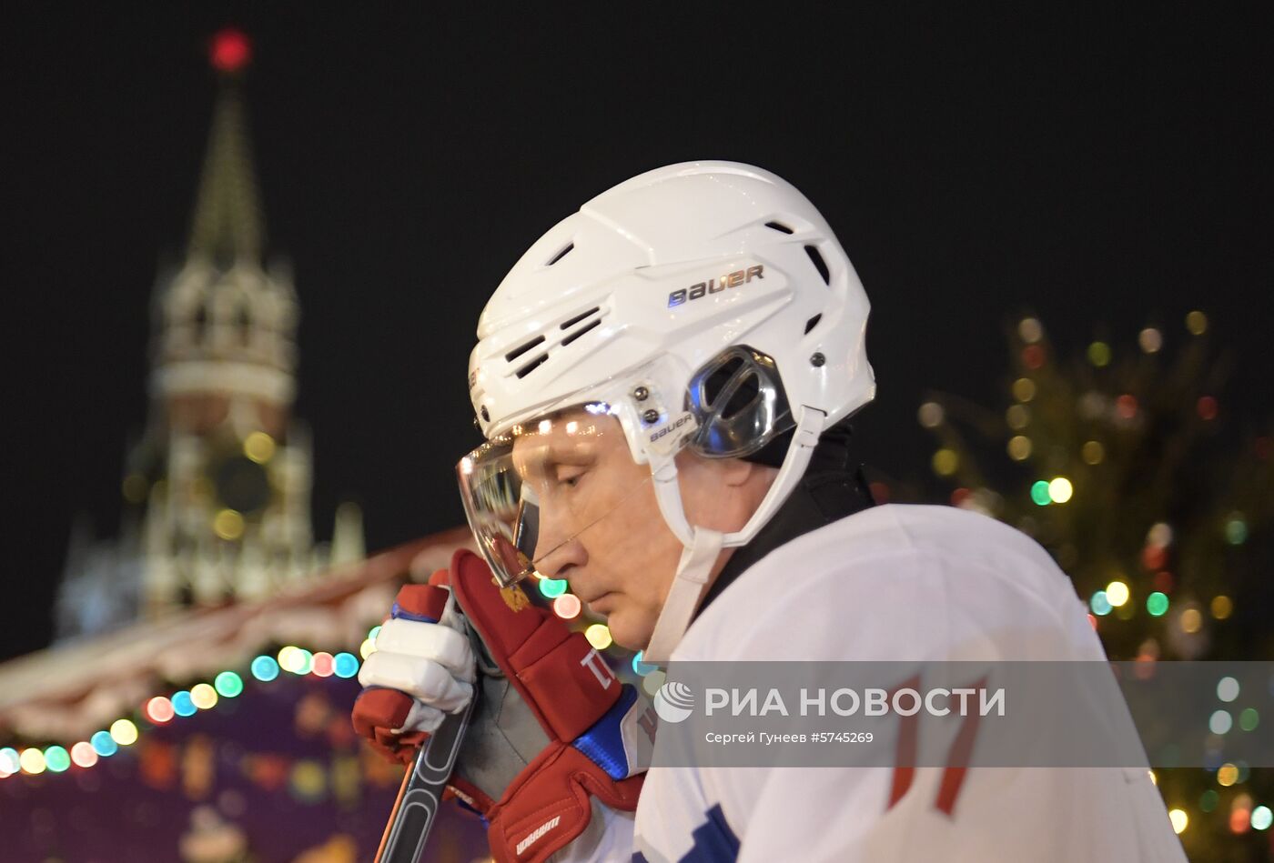 Президент РФ В. Путин принял участие в товарищеском матче Ночной хоккейной лиги