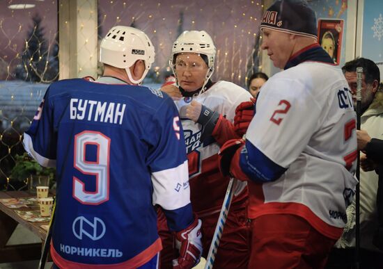 Президент РФ В. Путин принял участие в товарищеском матче Ночной хоккейной лиги