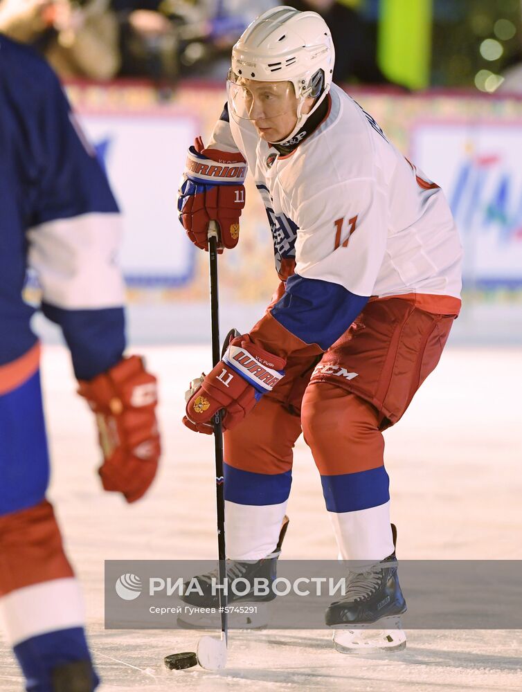 Президент РФ В. Путин принял участие в товарищеском матче Ночной хоккейной лиги