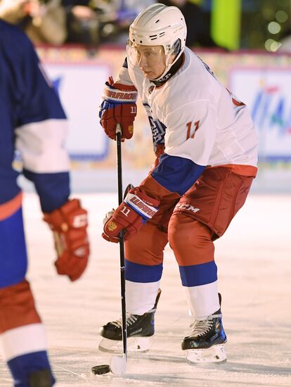 Президент РФ В. Путин принял участие в товарищеском матче Ночной хоккейной лиги