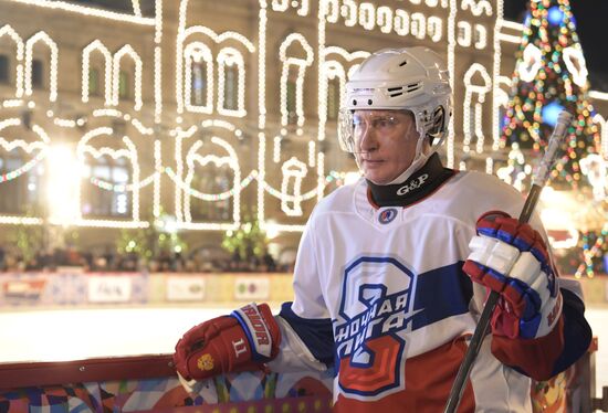 Президент РФ В. Путин принял участие в товарищеском матче Ночной хоккейной лиги