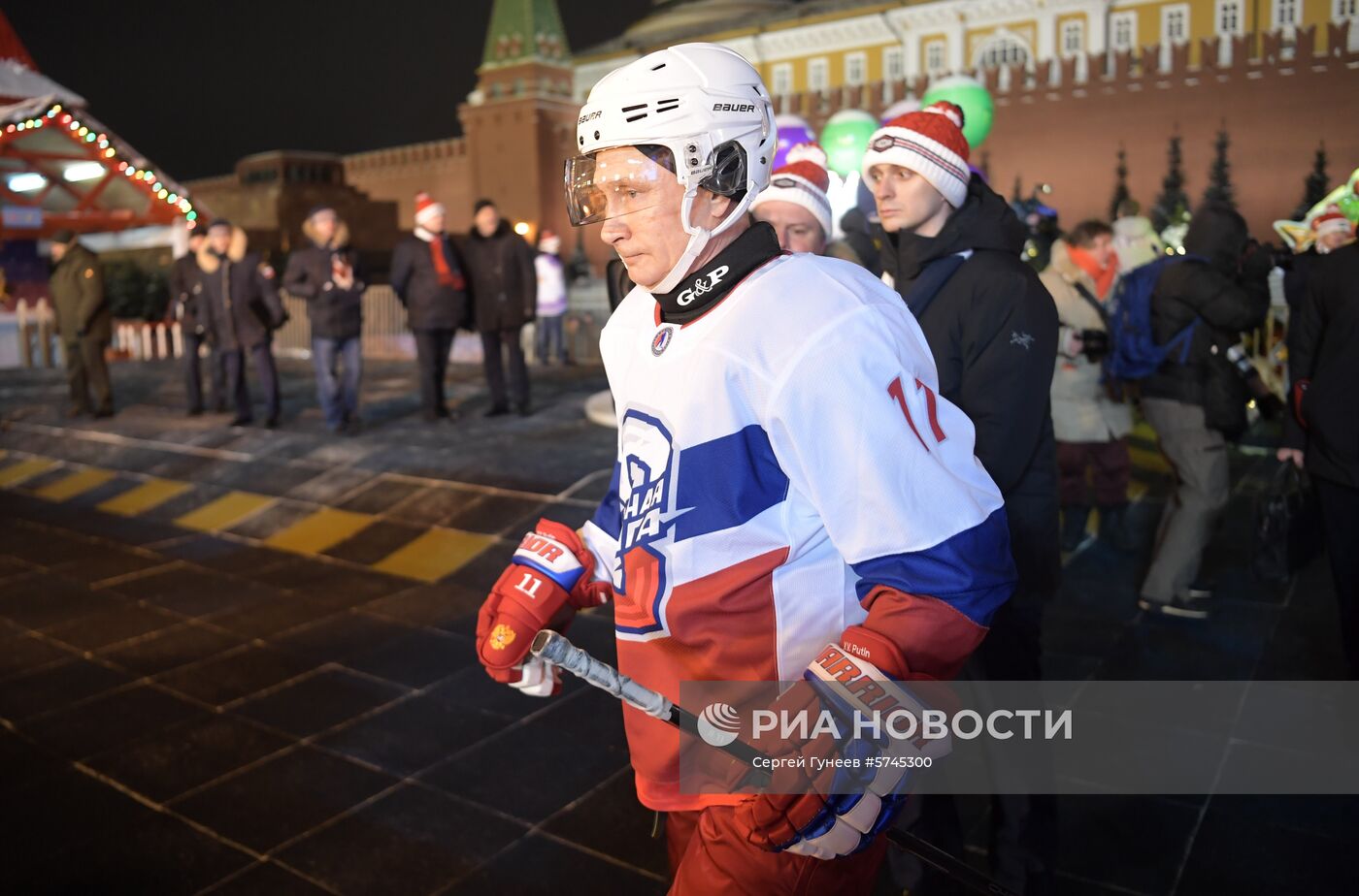 Президент РФ В. Путин принял участие в товарищеском матче Ночной хоккейной лиги