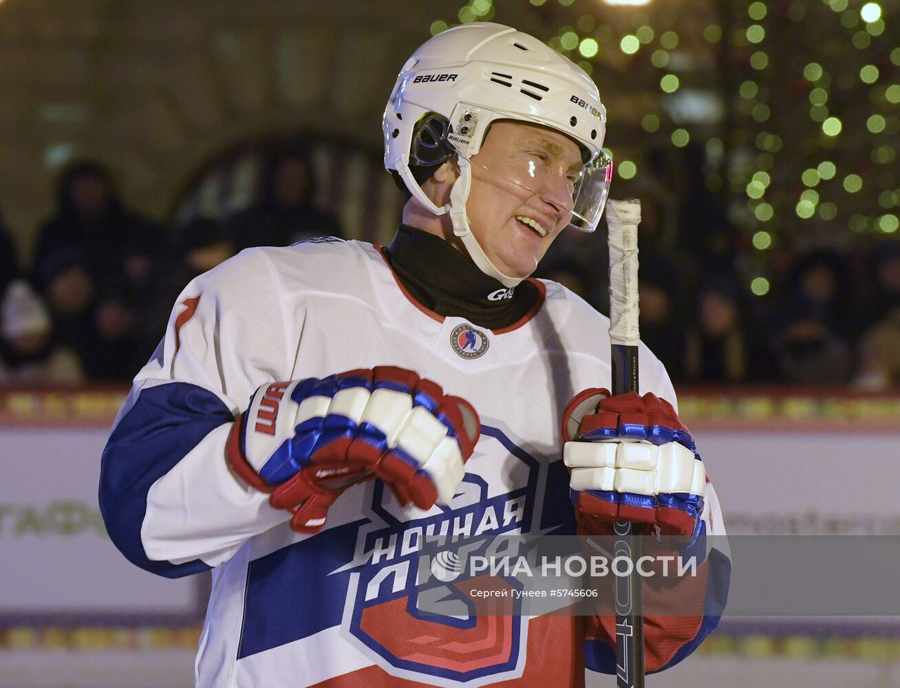 Президент РФ В. Путин принял участие в товарищеском матче Ночной хоккейной лиги