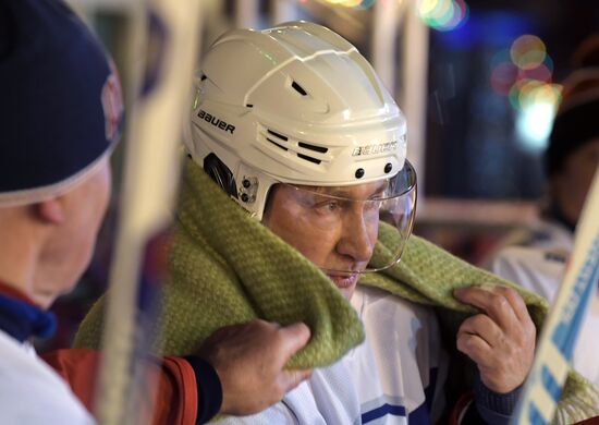 Президент РФ В. Путин принял участие в товарищеском матче Ночной хоккейной лиги