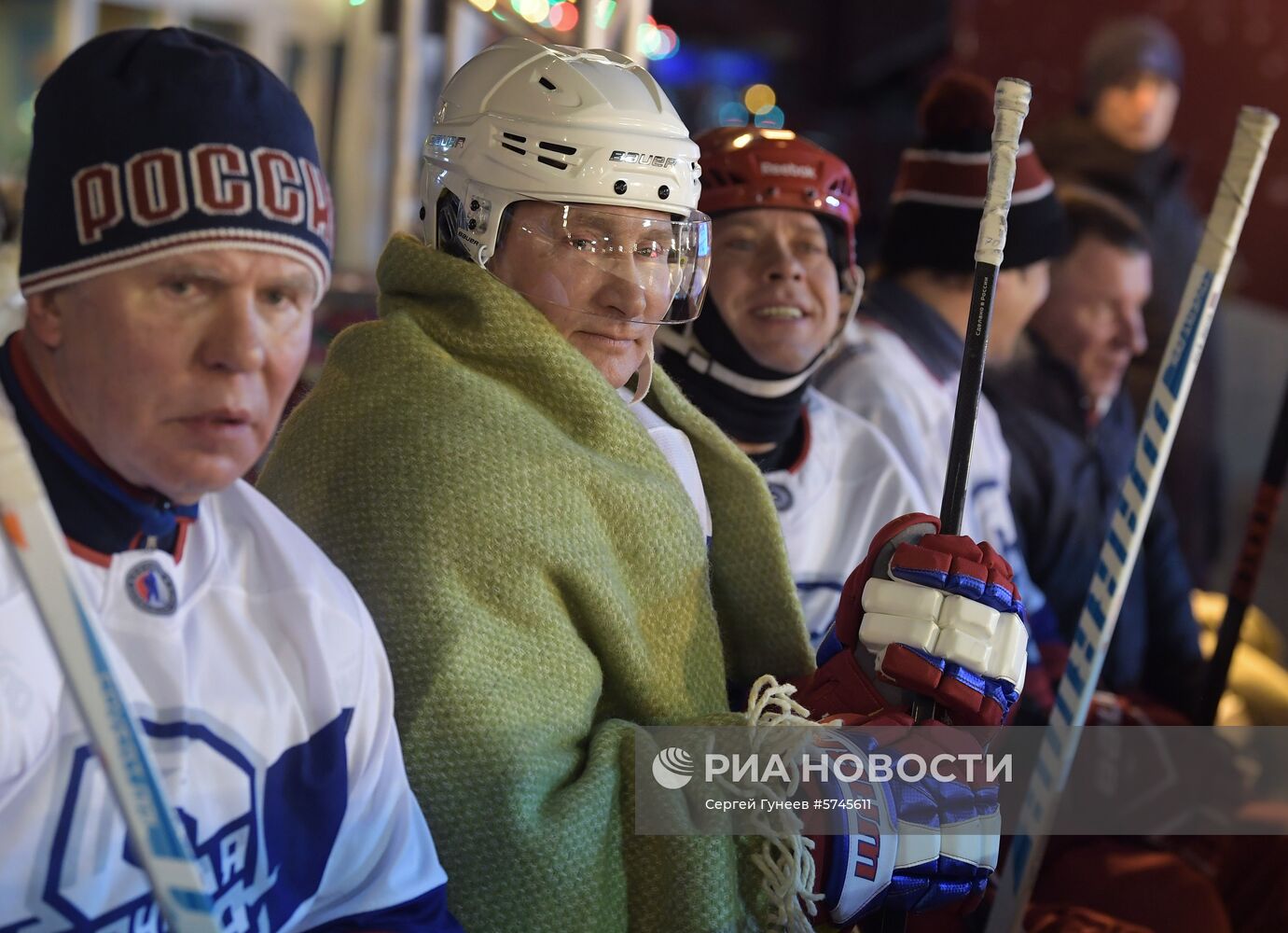 Президент РФ В. Путин принял участие в товарищеском матче Ночной хоккейной лиги
