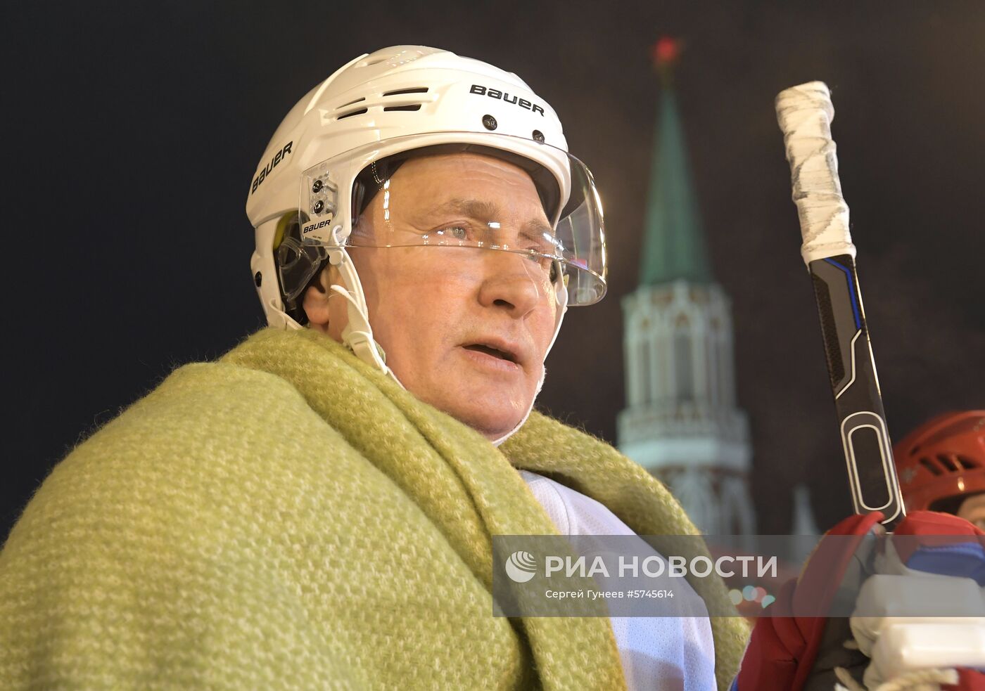 Президент РФ В. Путин принял участие в товарищеском матче Ночной хоккейной лиги