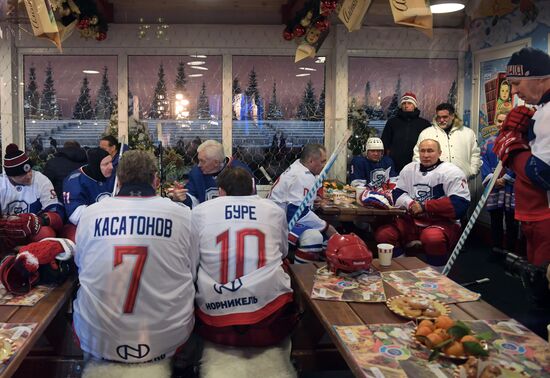 Президент РФ В. Путин принял участие в товарищеском матче Ночной хоккейной лиги