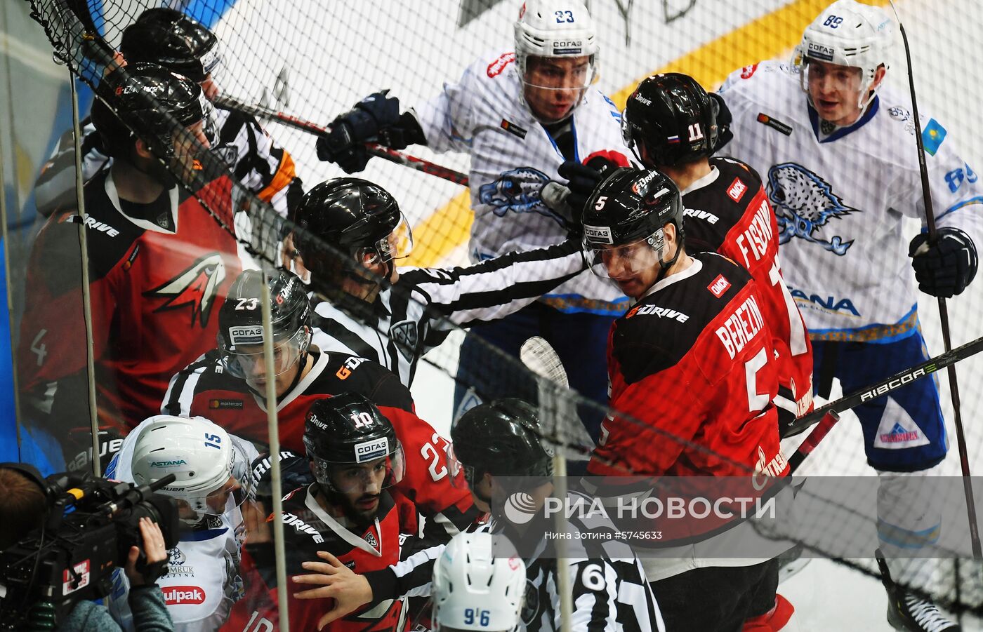 Хоккей. КХЛ. Матч "Авангард" - "Барыс"