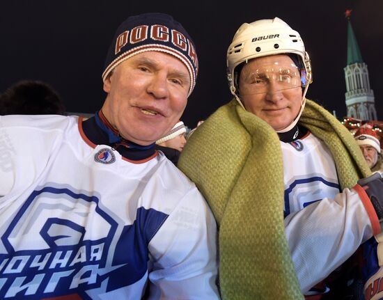 Президент РФ В. Путин принял участие в товарищеском матче Ночной хоккейной лиги