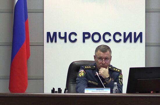 Министр МЧС Е.Зиничев провел селекторное совещание из-за обрушения подъезда в жилом доме г. Магнитогорска