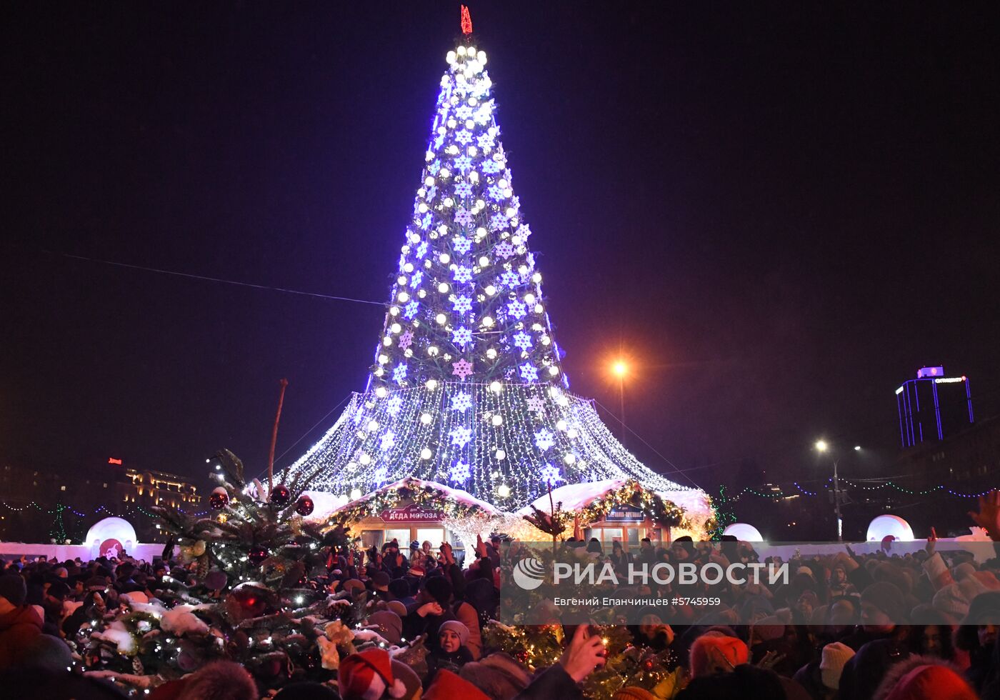 Празднование Нового года в городах России