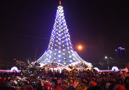 Празднование Нового года в городах России