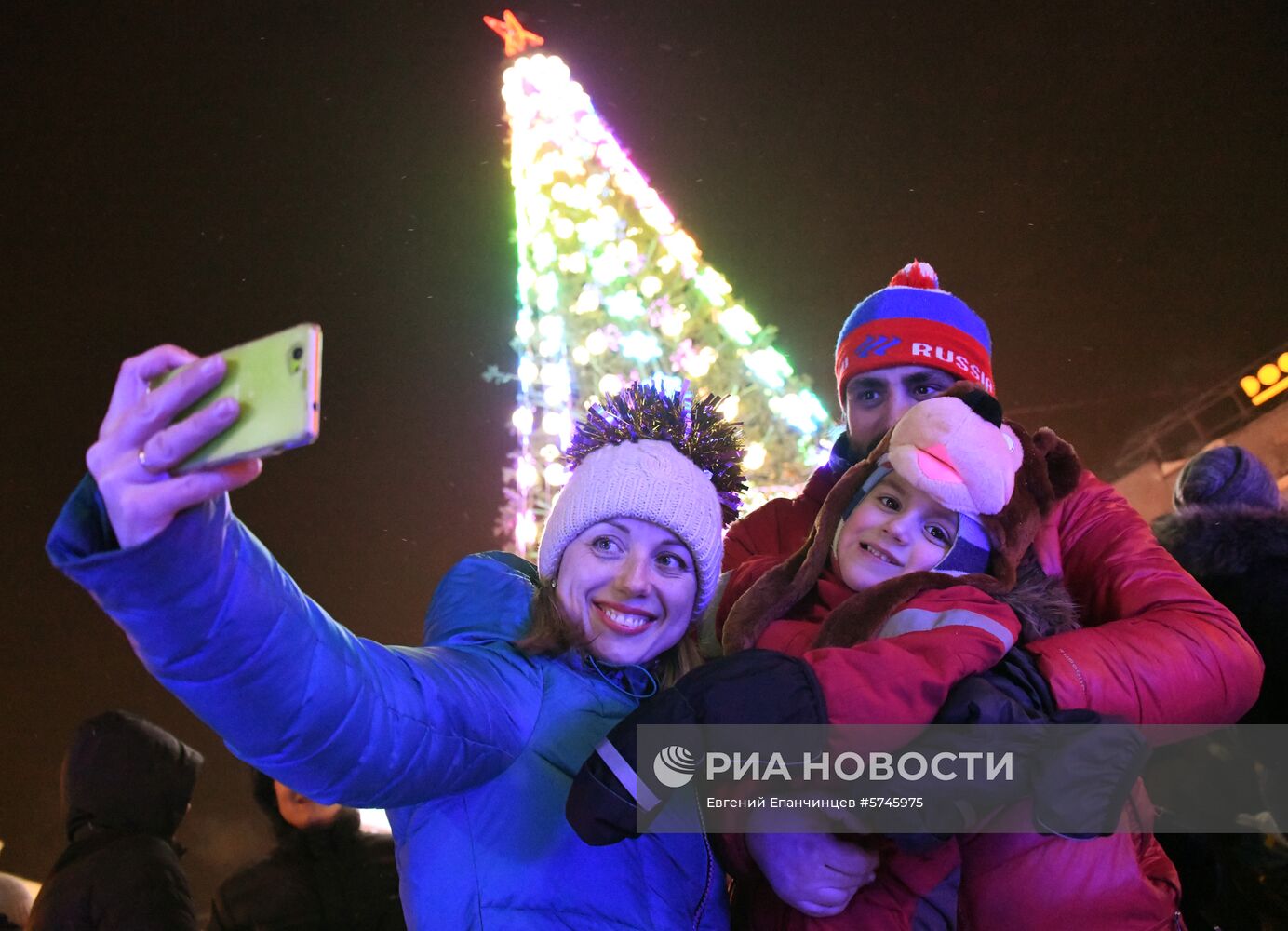 Празднование Нового года в городах России