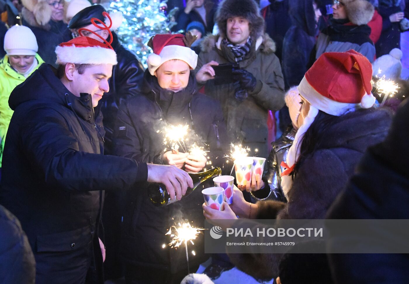 Празднование Нового года в городах России