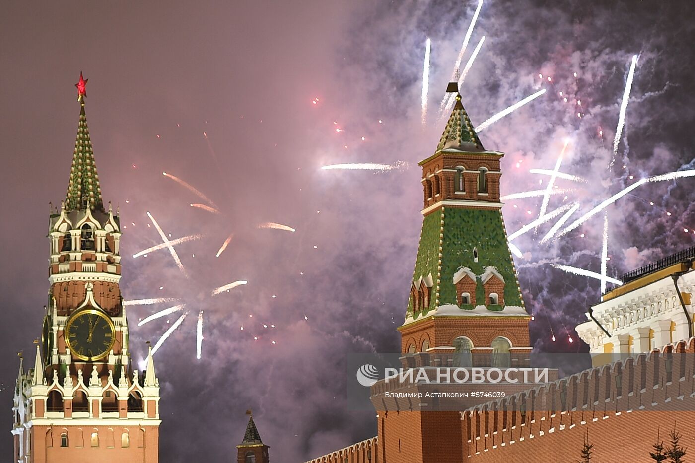 Празднование Нового года в Москве